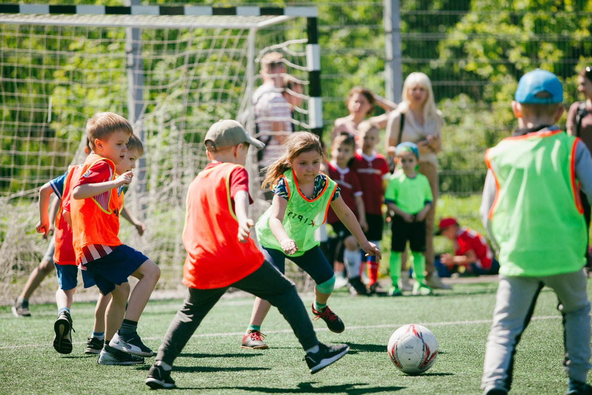 Спортивная школа метеор. ДФК Метеор. Детский футбольный клуб Метеор Самара. Детский клуб Метеор. Футбольный клуб Метеор Чебаркуль.