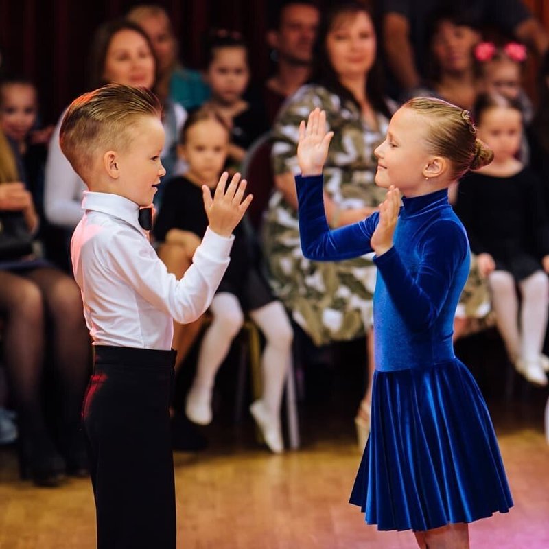 Видео пять лет. Школа танцев Росток. Спортивные танцы для детей. Спортивные бальные танцы дети. Спортивные бальные танцы дети 1.