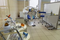Стоматология Все свои!, с рейтингом 4.3 - находится по адресу Москва, Дмитровское шоссе, 30к1 