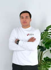 Директор Руслан Асылбекович Захарьянов