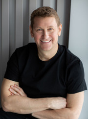 Имплантолог, главный врач Сергей Георгиевич Захаров