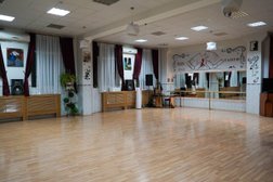 Танцевально-спортивная территория, с рейтингом 2.7 - находится по адресу Ростов-на-Дону, микрорайон Новое Поселение, Гвардейский переулок, 11Б 