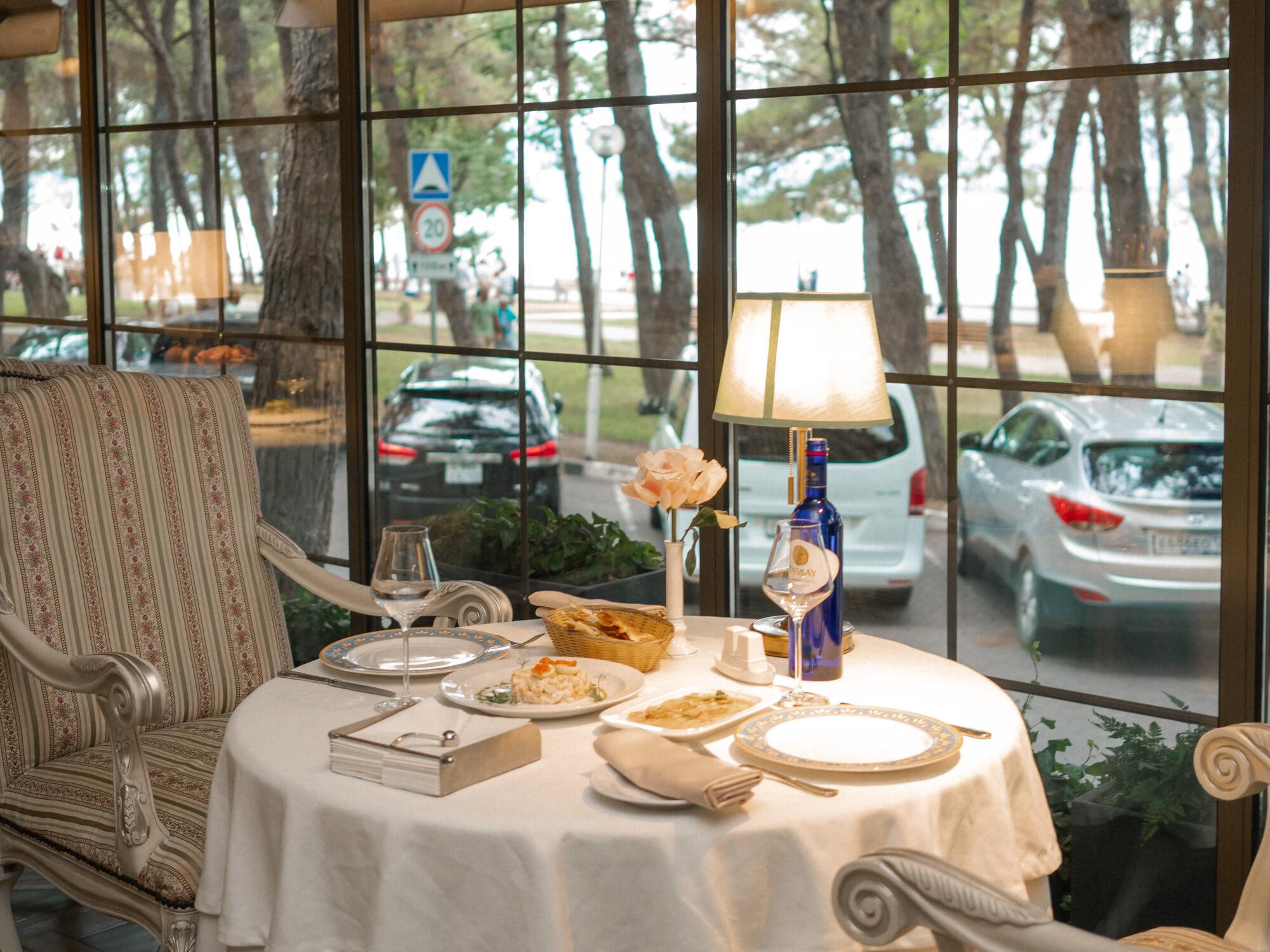 Айвазовский, ресторан на Революционной улице в Геленджике, Новороссийск ...