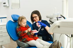 Семейная стоматология Абилис, с рейтингом 4.8 - находится по адресу Красноярск, Ботанический бульвар, 9с4 