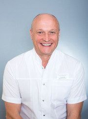 Стоматолог, имплантолог Владимир Иванович Макаров