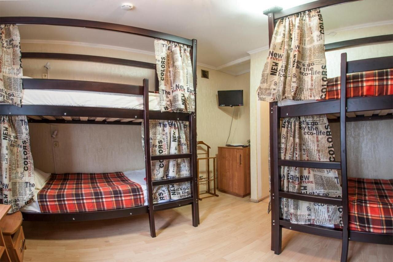 Двухъярусная кровать для взрослых со шторками