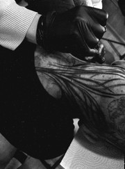 Мастер по пирсингу, актёр Космос Александрович Блэк