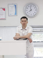 Стоматолог-хирург, стоматолог Ерлан Еркенович Акмурзаев