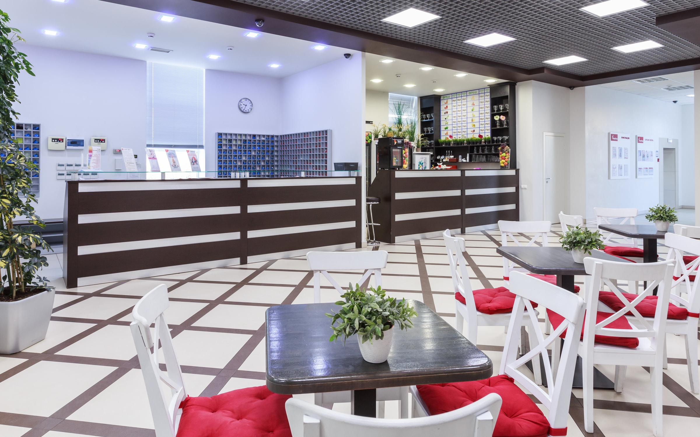 Спортлэнд московский цены. СПОРТЛЭНД Братиславская. СПОРТЛЭНД кленовый бульвар. Кленовый бульвар 23 СПОРТЛЭНД. Фитнес клуб на Коломенской.