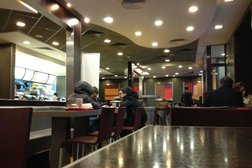 Ресторан быстрого питания Вкусно — и точка, с рейтингом 3.6 - находится по адресу Москва, улица Маросейка, 9/2 ст1 