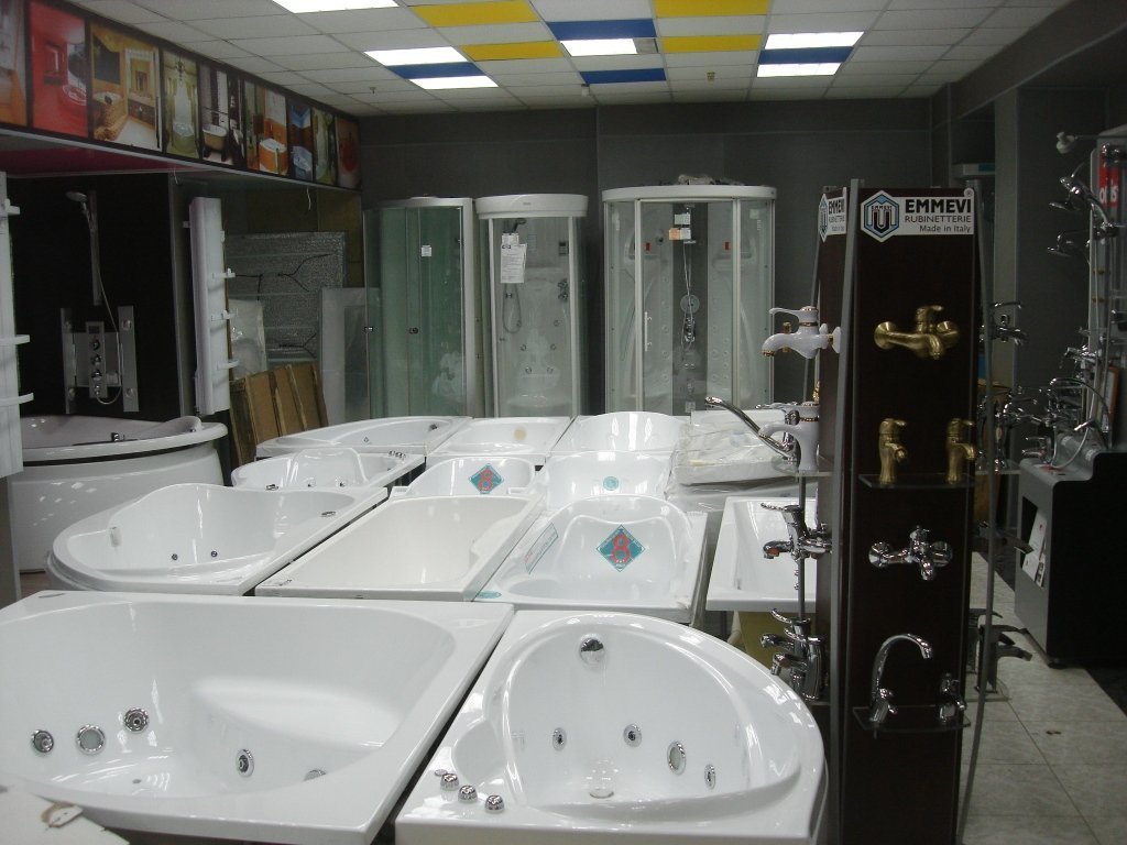 Магазин мир ванн. Магазин сантехники ванны. Сантехника для ванной комнаты. Ванны в магазине сантехника. Магазин сантехники в Москве большой выбор.
