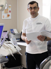 Имплантолог, стоматолог Владимер Игорьевич Схулухия