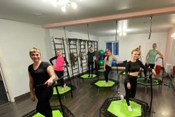Студия джампинга и фитнеса На Здоровье, с рейтингом 4.8 - находится по адресу Санкт-Петербург, аллея Поликарпова, 4к1 