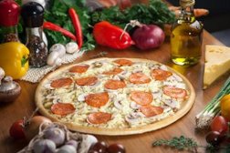 Служба доставки пиццы, роллов и обедов Яства, с рейтингом 4.4 - находится по адресу Москва, Ижорская улица, 8А 