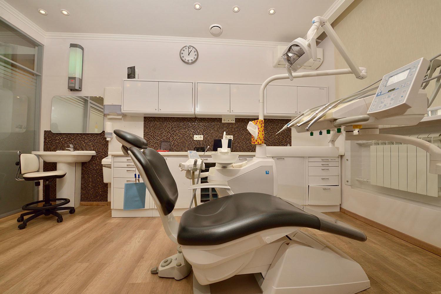 Имплант клиник москва. Стоматологическая имплантология клиника Москва. Implant Dental Clinic Уфа. Стоматология инновация чистые пруды Жуковского 4с1. Клиника на 1 Брестской.