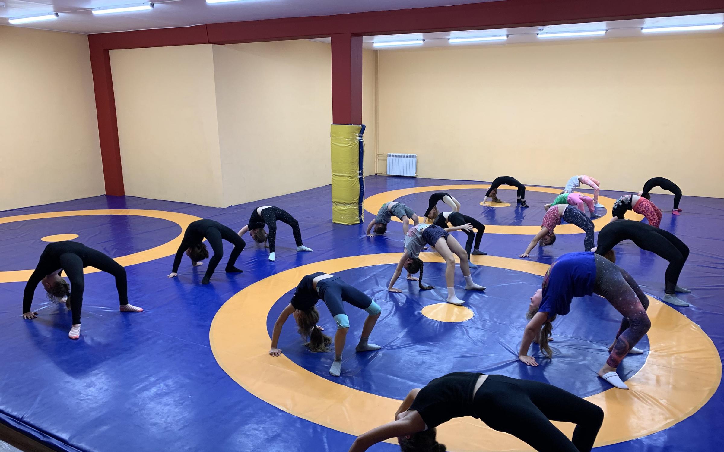 Спортивная акробатика для детей дошколят