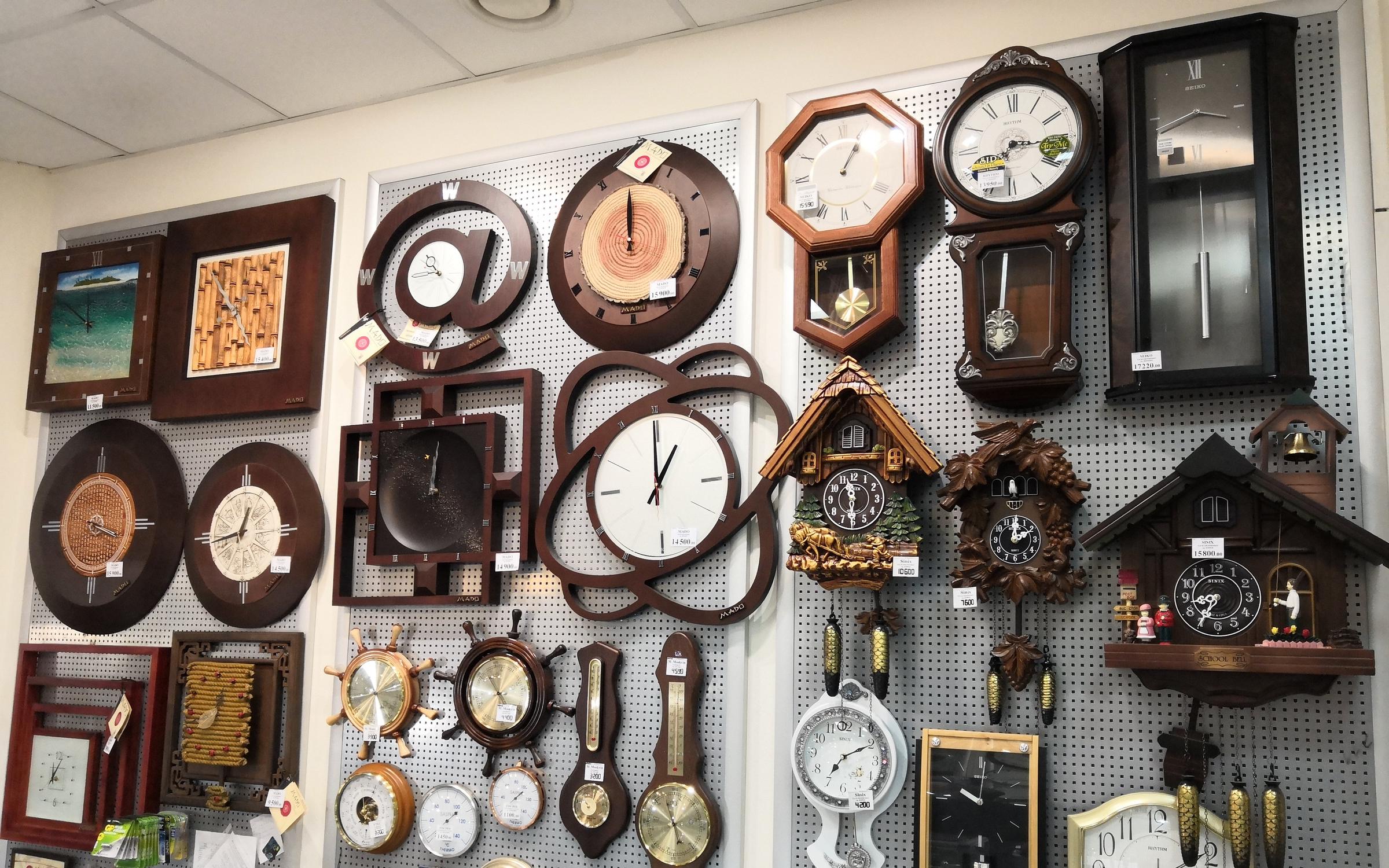 магазин часов. минута часы магазин. минута часы магазин. магазин часов фото. выкладка часов.