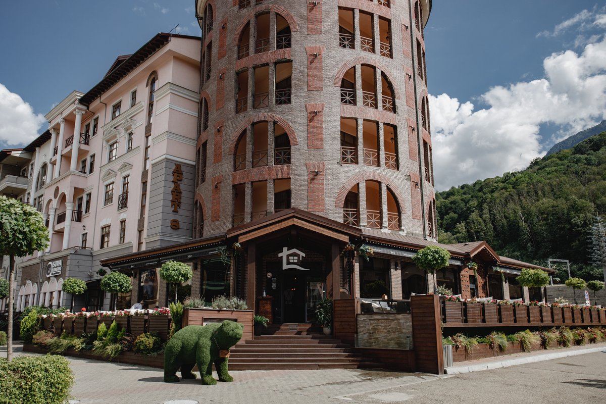 Красная поляна отели. Кафе горчица димитровград. Горки молл эсто садок. Кафе горчица красная поляна. Эсто садок фото.