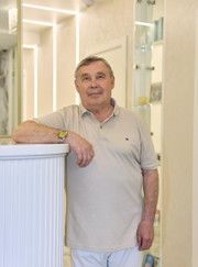 Имплантолог, стоматолог-хирург Виктор Васильевич Соколов