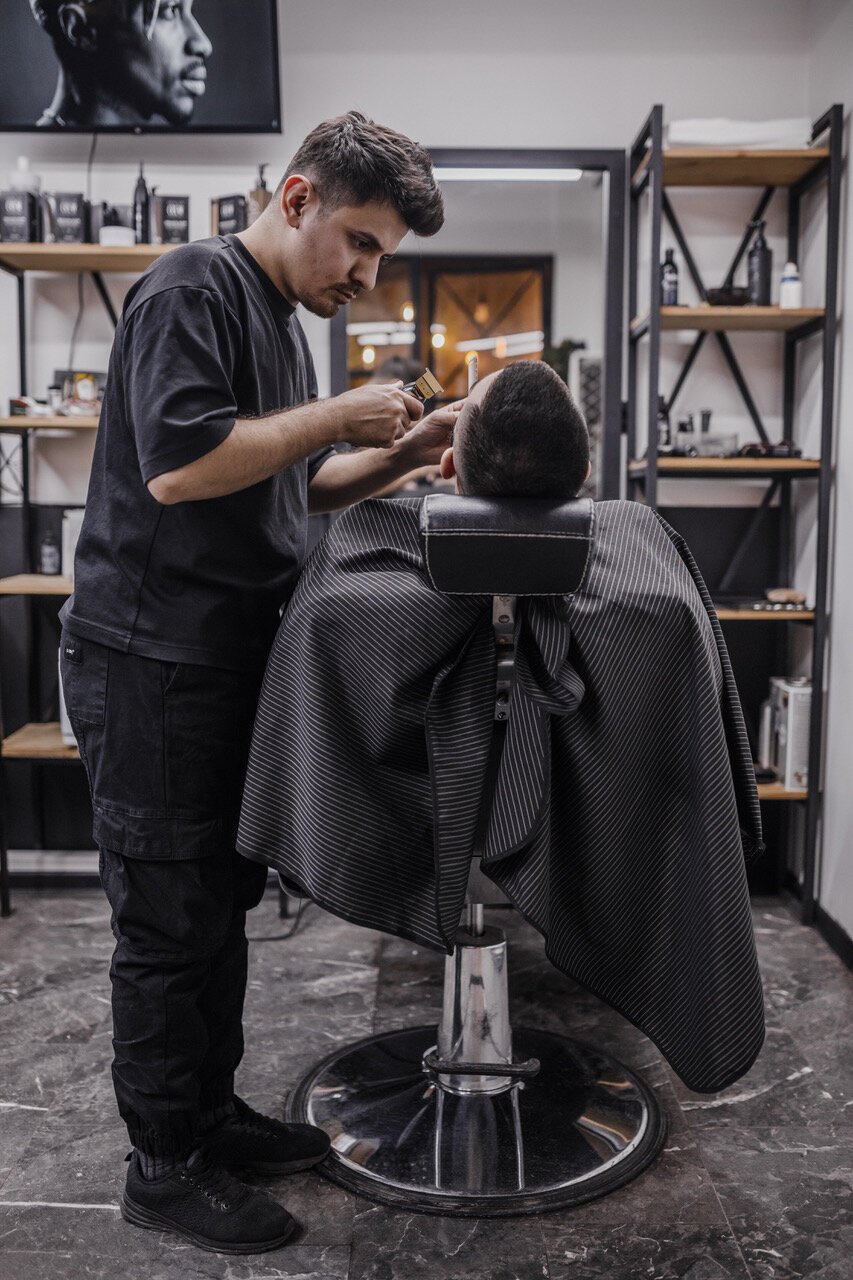 парикмахерская с голыми мастерами в москве