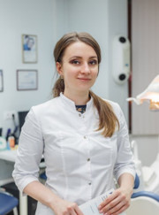 Главный врач, стоматолог Елена Юрьевна Соловьева