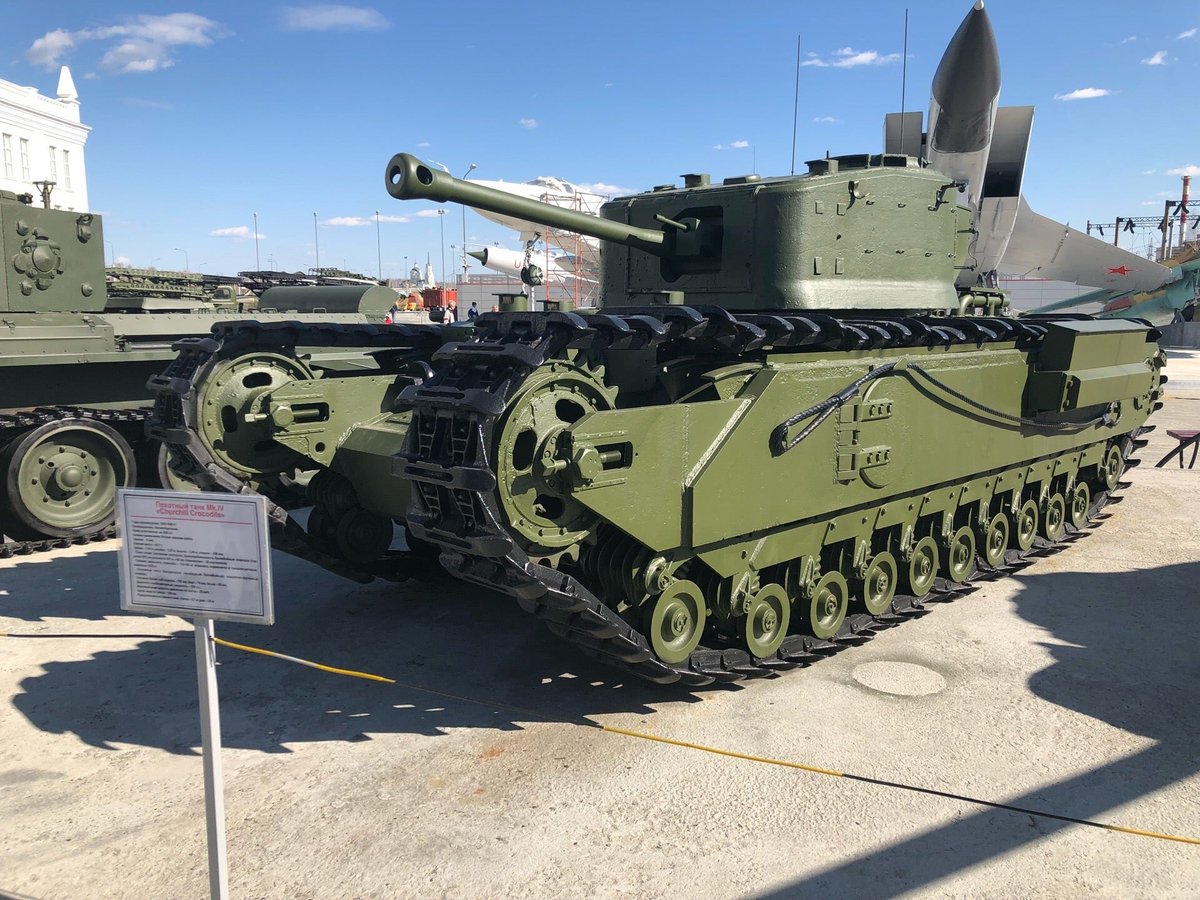 Экспонат музея: пехотный танк Mk.IV Churchill