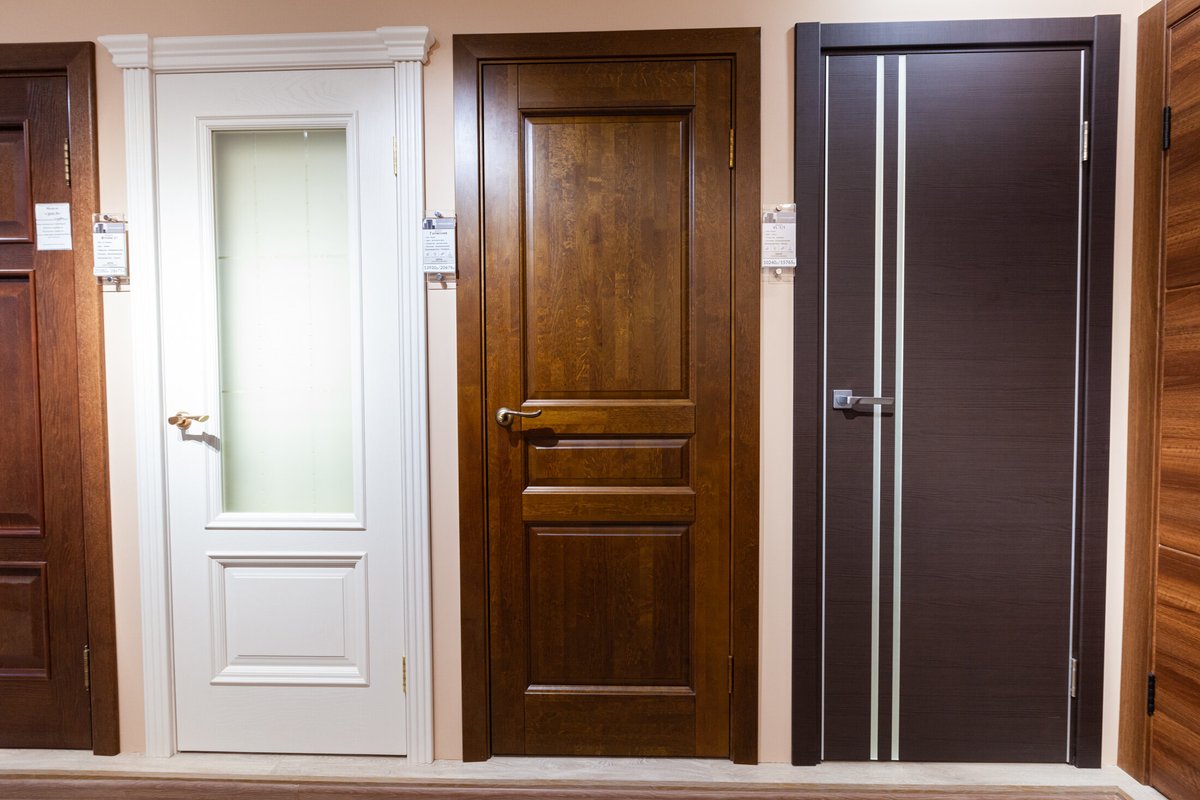 Выбор и установка межкомнатных дверей в Москве: от стандарта до эксклюзива