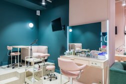 MyPlace beauty bar & barber shop, с рейтингом 4.9 - находится по адресу Москва, Измайловский бульвар, 11/31 