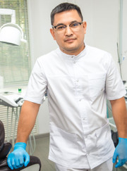 Имплантолог, стоматолог Ильяс Кемалович Титобаев