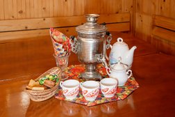 База отдыха Chekhoff Village, с рейтингом 4.3 - находится по адресу Краснодарский край, с. Южная Озереевка, Мира, 46/1 