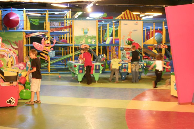 детские развлекательные центры в иркутске. супер кид. игровая комната иркутск новый мтц класс парк. ёлки иголки игровая комната иркутск новоленино. иркутск яркомолл джунгли парк.