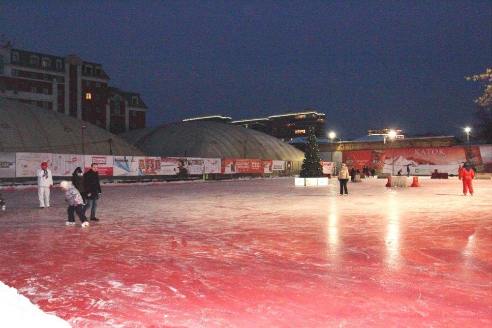 Каток рядом. Каток на Петровке. Каток на Петровке 26. Каток Петровка 38. Каток Динамо на Петровке.