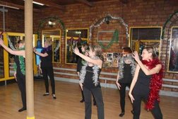 Студия танца Шик&Лад, с рейтингом 4.4 - находится по адресу Алматы, улица Умурзакова, 135Л 