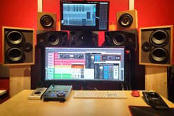 Студия звукозаписи и постпродакшена SFM-Studio, с рейтингом 4.5 - находится по адресу Москва, Хлебников переулок, 2/5 