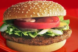 Ресторан быстрого питания Вкусно — и точка, с рейтингом 3.8 - находится по адресу Москва, улица Грина, 5а 