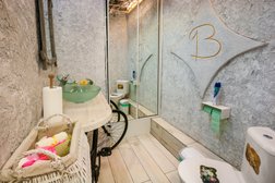 Салон красоты Виртуаль, с рейтингом 3.9 - находится по адресу Москва, Бауманская улица, 32 ст1 