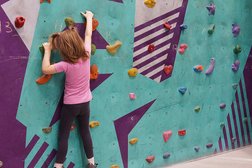 Скалодром Искра, с рейтингом 4 - находится по адресу Челябинск, улица Худякова, 12 к1 