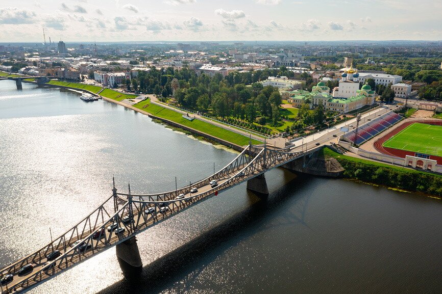 Панорамный вид на Тверь и Волгу