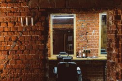 Барбершоп У Своих, с рейтингом 4.5 - находится по адресу Москва, Малый Николопесковский переулок, 8 