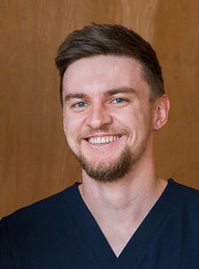 Стоматолог-хирург Максим Николаевич Грибанов