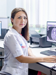 Доктор мрт. Пациент в томографе. Специалист по мрт. Специалист по мрт. Врач мрт.