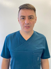 Директор, имплантолог Эдуард Расихович Ханнанов
