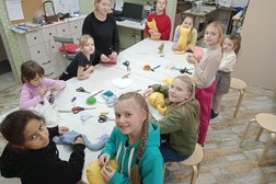 Мастерская прикладных искусств Вешалка, с рейтингом 4.9 - находится по адресу Калуга, улица Академика Потехина, 1 