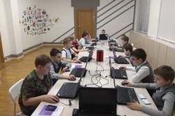 Школа программирования для детей Алгоритмика, с рейтингом 4.7 - находится по адресу Ярославская область, Рыбинск, улица Радищева, 33/45 
