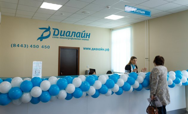 Шұлықтардағы нәзік әйелдердің суреттері