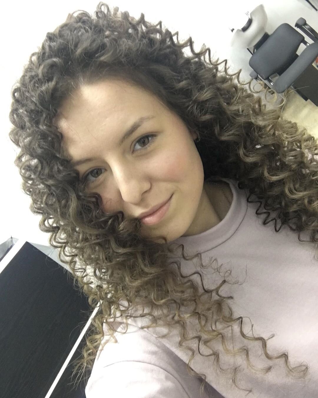 Curly hair latina 1