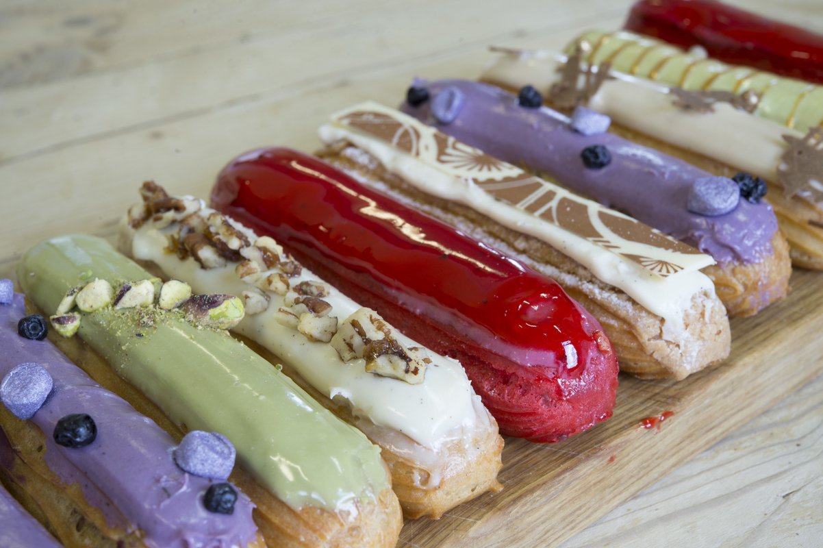 Эклеры в ресторане