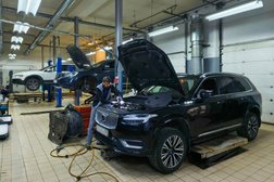 Сертифицированный сервисный центр Партнер, Volvo Car Мурманск, с рейтингом 4.9 - находится по адресу Мурманск, Кольский проспект, 110/1 