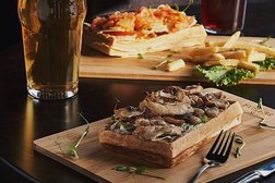 Smetana cocktail bar, с рейтингом 3.6 - находится по адресу Красноярск, улица Парижской Коммуны, 2а 