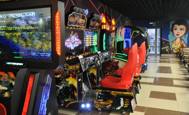 Большой развлекательный центр с игровыми автоматами играть вулкан казино онлайн игровые автоматы